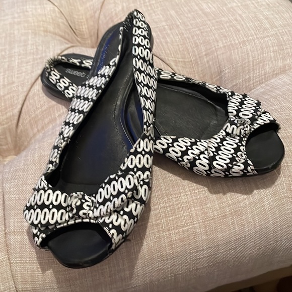 Black and white peep toe sandals - Picture 4 of 5